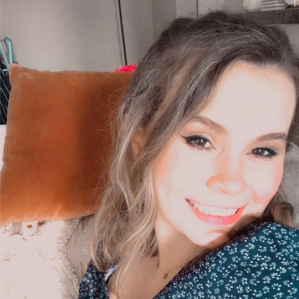 Meet your Posher, Caitlin